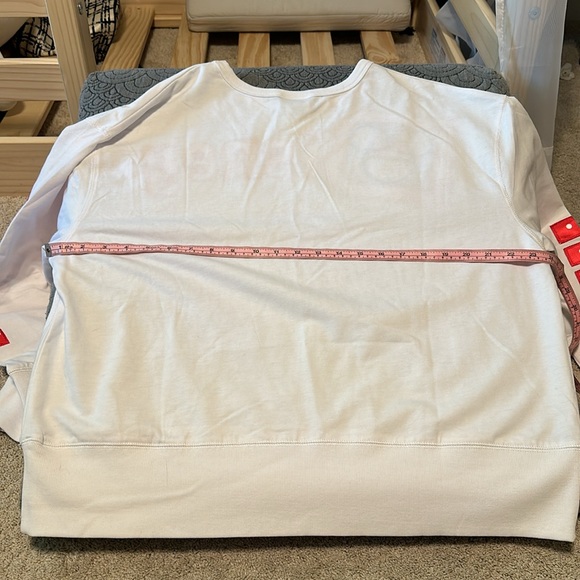 NWT Walt Disney World women's crewneck sweater, size Large - Picture 6 of 7